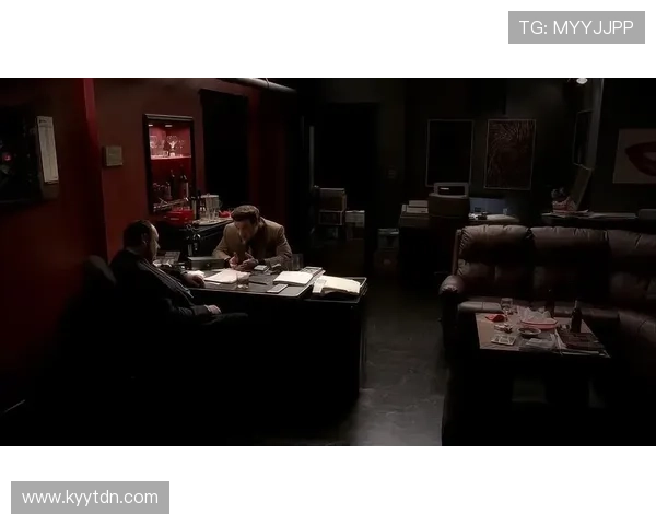 《黑道家族》：一部让你欲罢不能的HBO史诗，重塑黑帮题材的巅峰之作